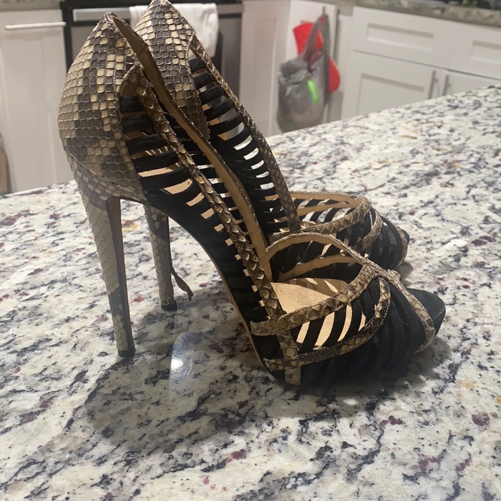 Very tall shoes I can’t walk used once